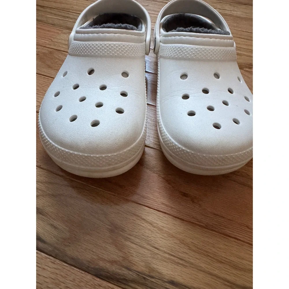 Crocs Kids Classic Fuzz Lined Clog White Grey Fur Size J5 203506-100
